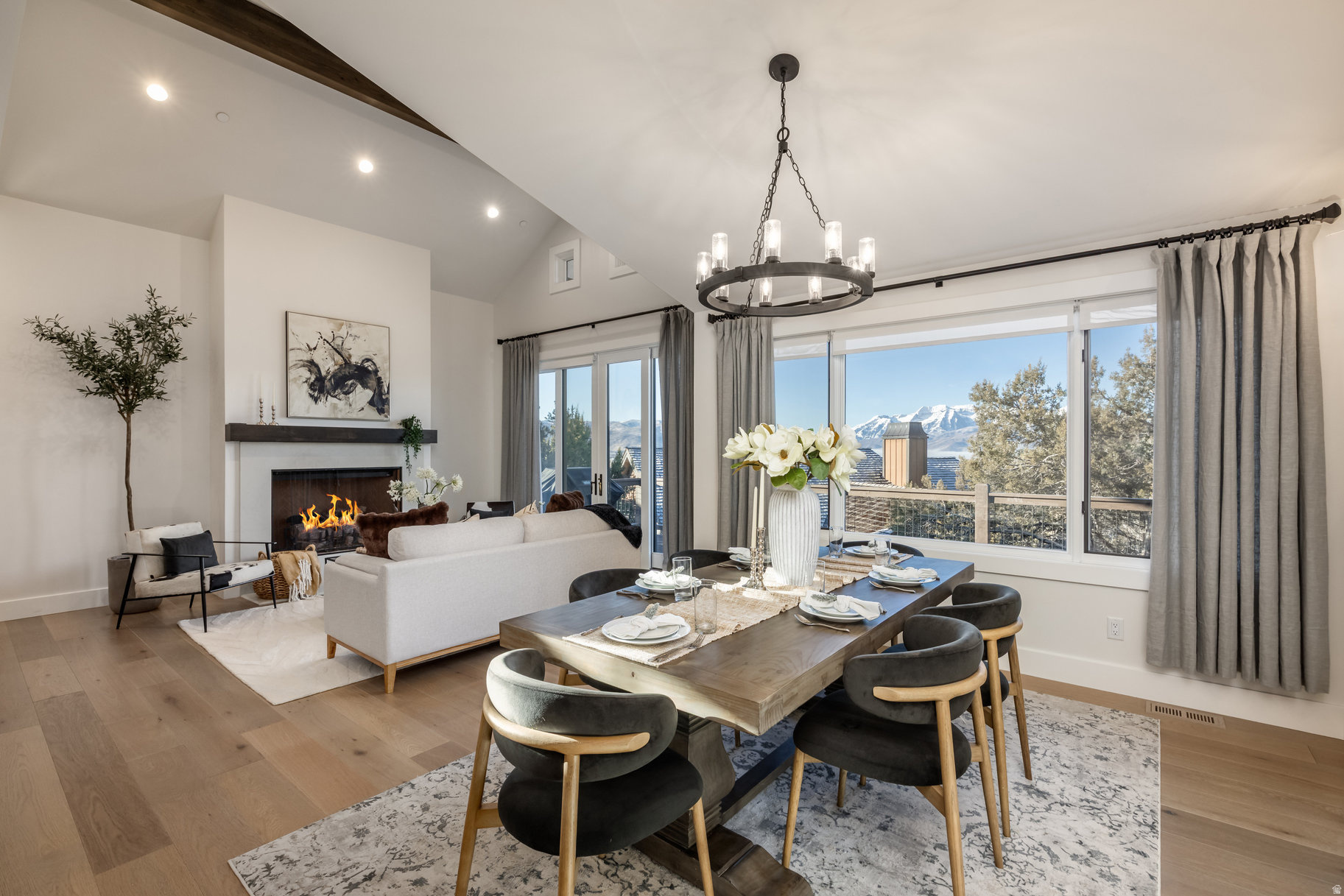 RED LEDGES - Residential