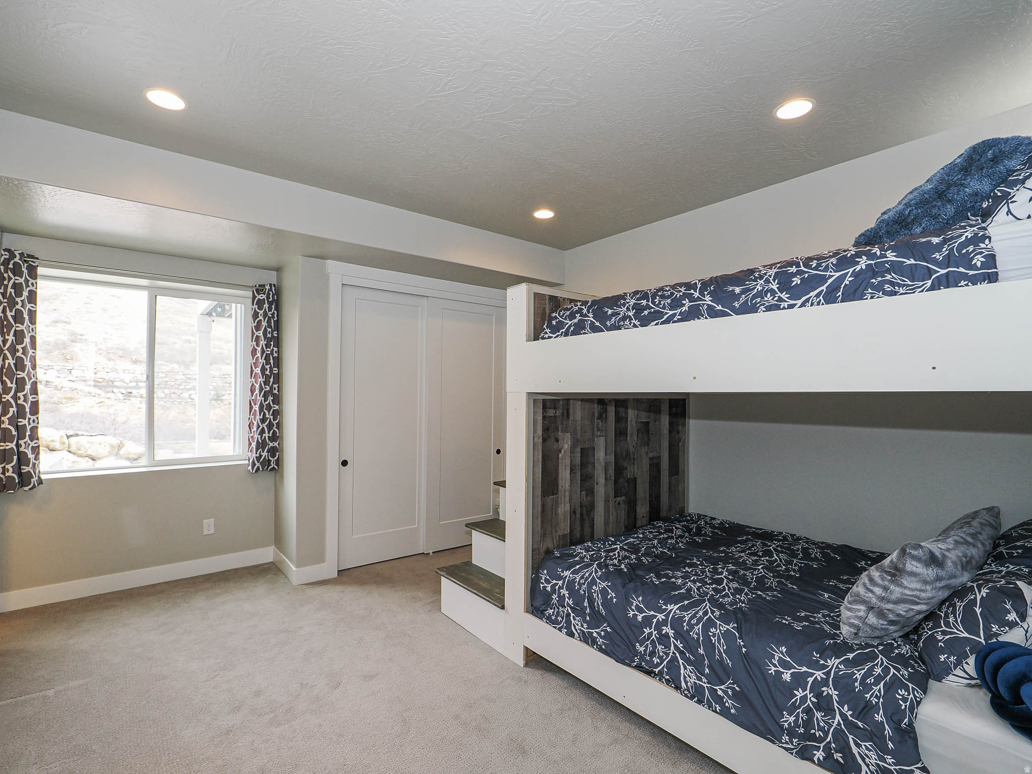 COVE AT HERRIMAN SPRINGS PHASE 1 - Residential