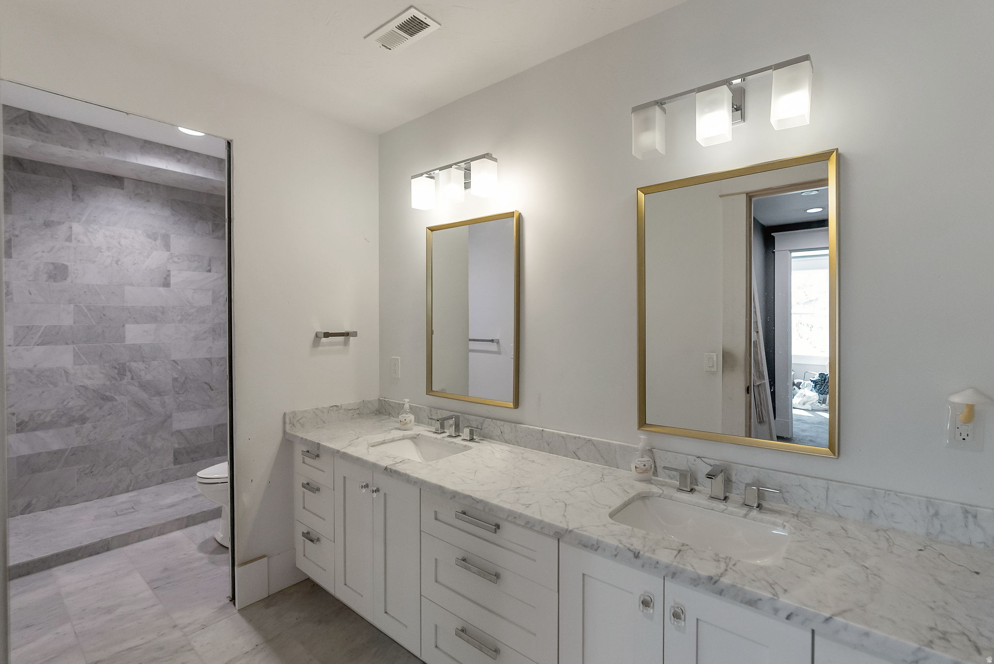 PARADISE COUNTRY EST - Residential