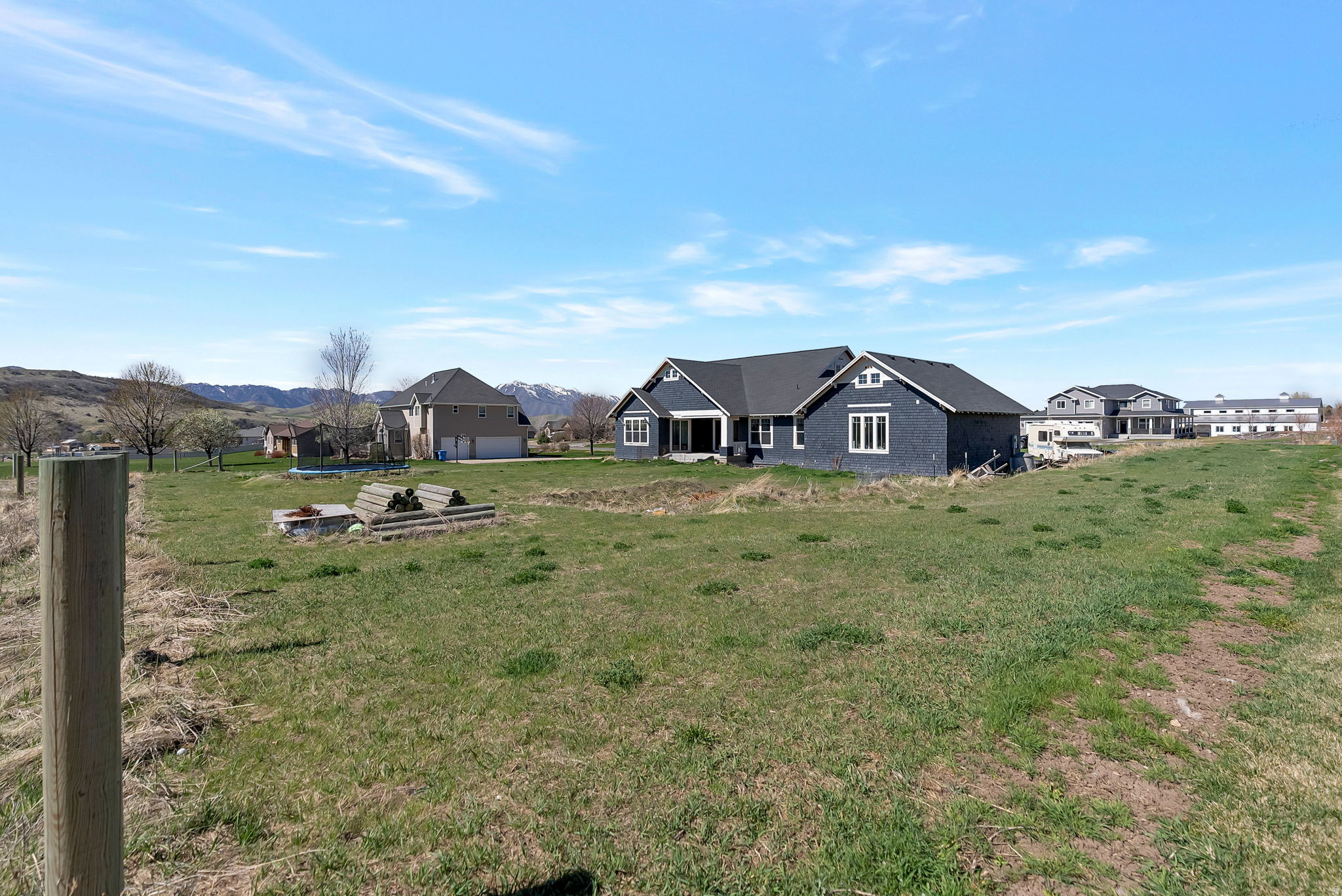 PARADISE COUNTRY EST - Residential