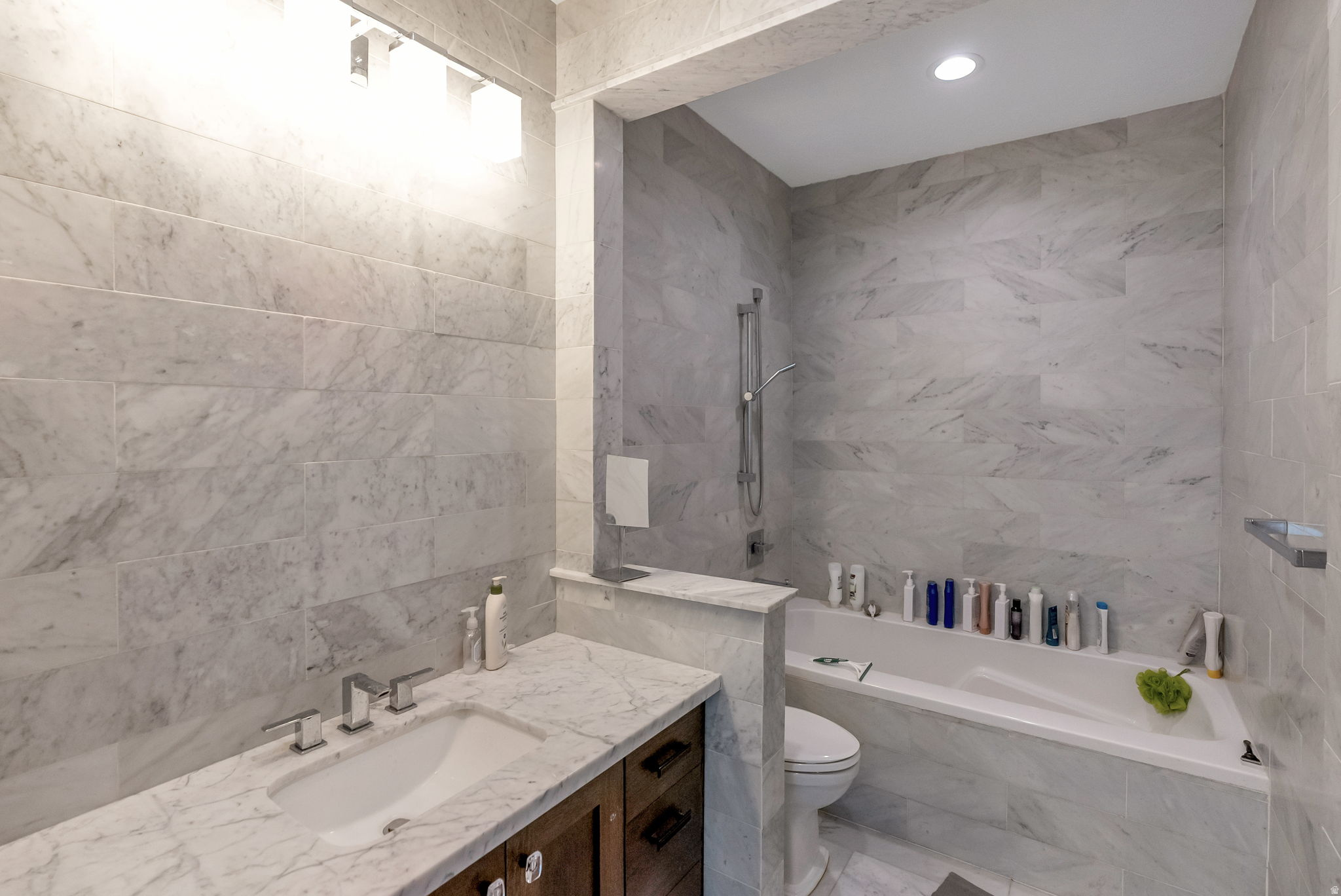 PARADISE COUNTRY EST - Residential