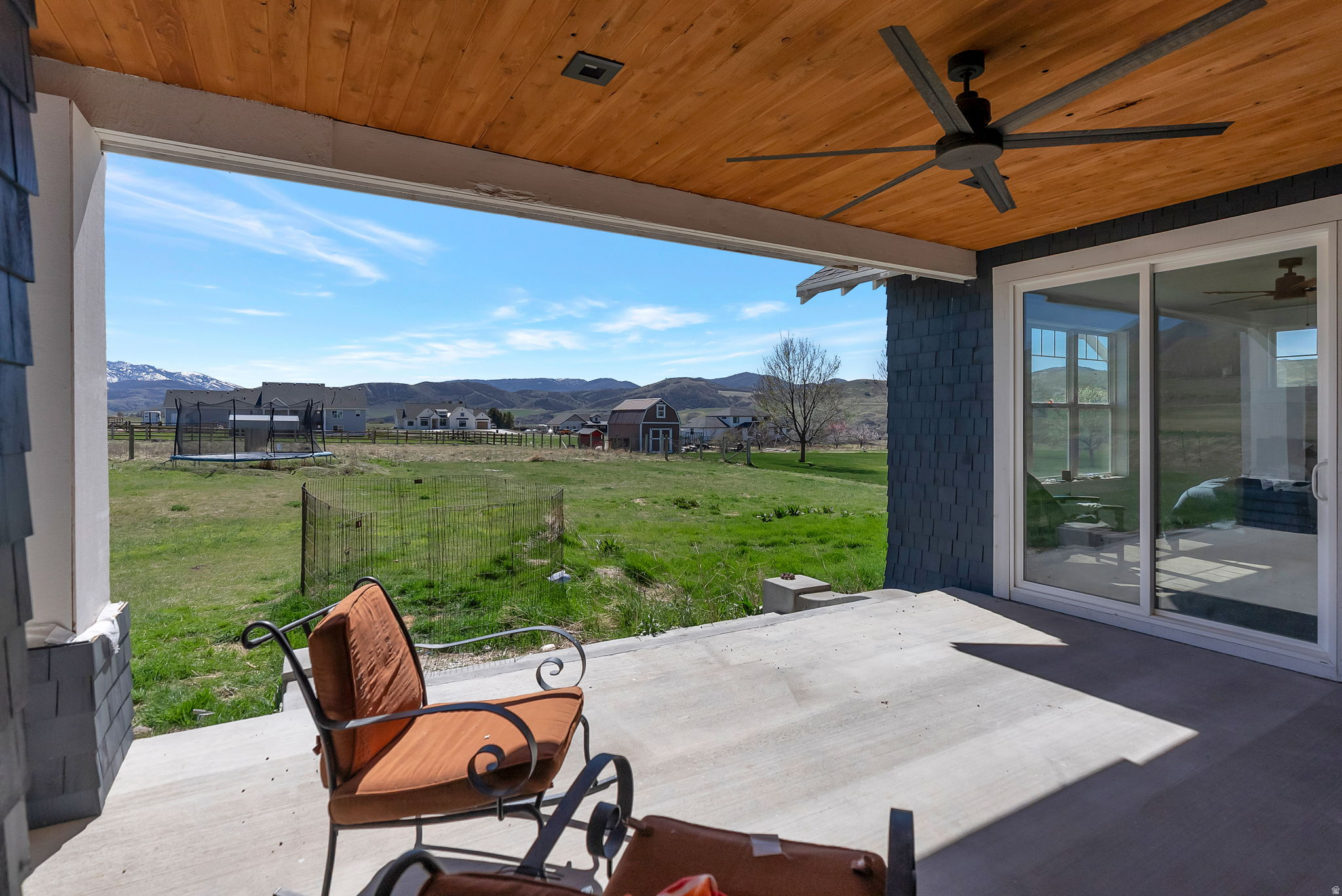 PARADISE COUNTRY EST - Residential