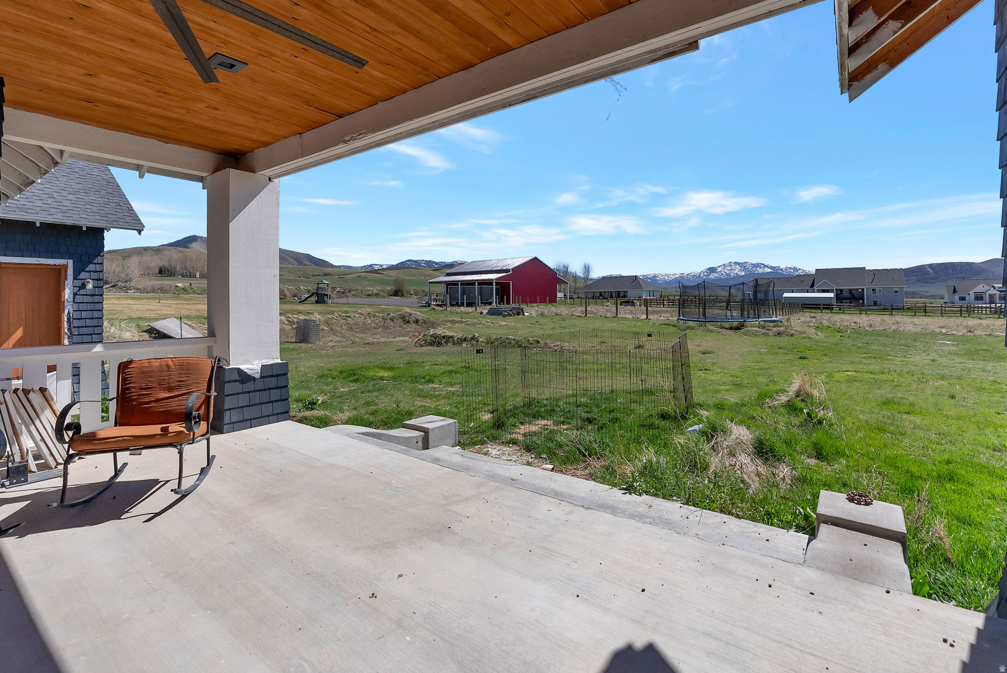 PARADISE COUNTRY EST - Residential