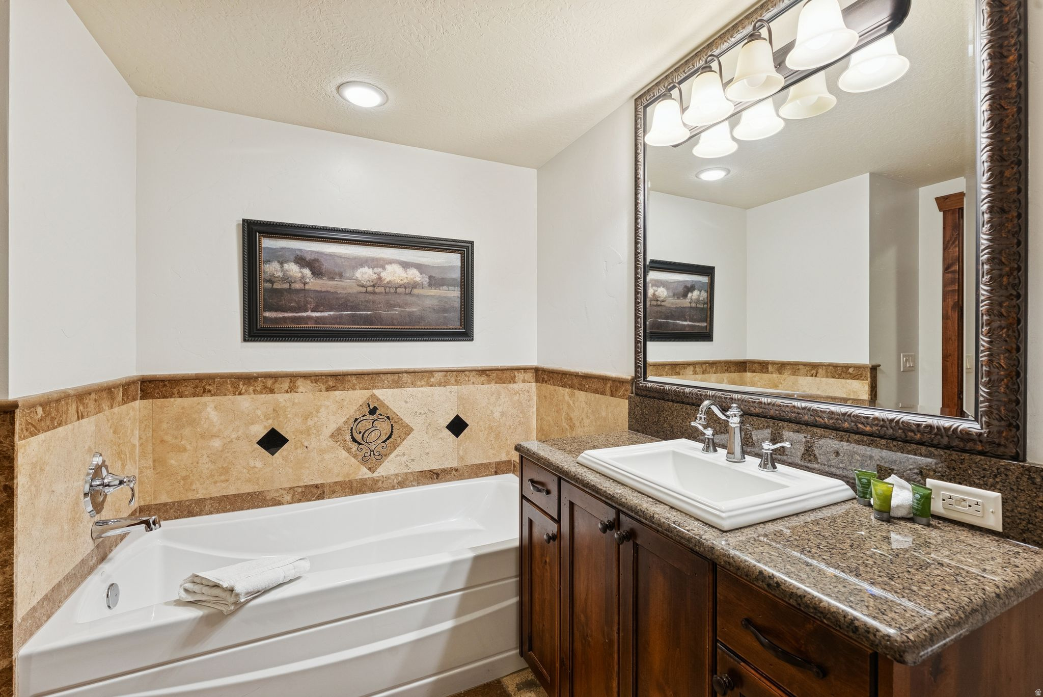 HYATT ESCALA - Residential