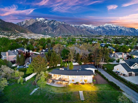 Photo of 2424 E OAKCREST LN, Holladay, UT 84121 (MLS # 2180583)