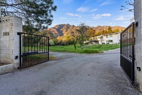 Tiny photo for 2424 E OAKCREST LN, Holladay, UT 84121 (MLS # 2180583)