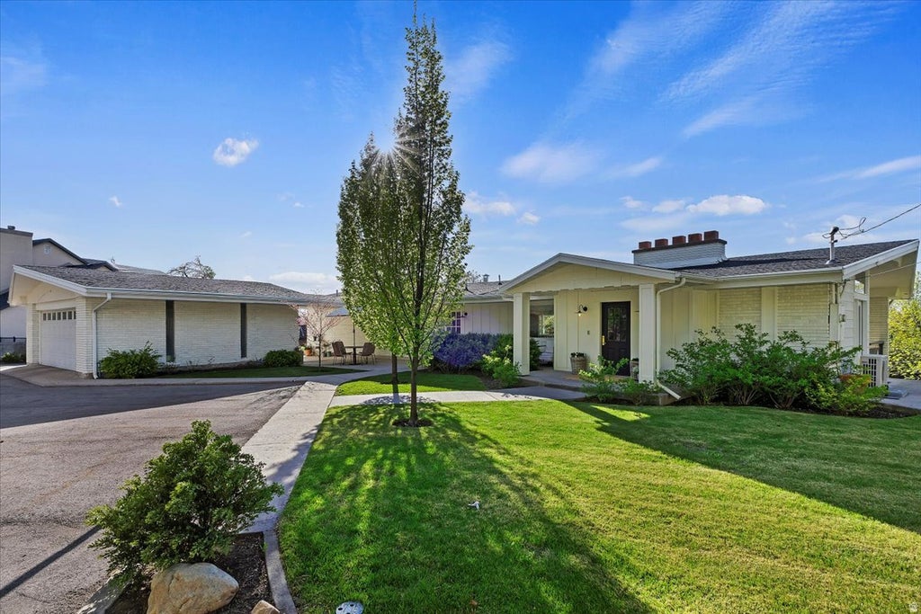 Photo of 2424 E OAKCREST LN, Holladay, UT 84121 (MLS # 2180583)