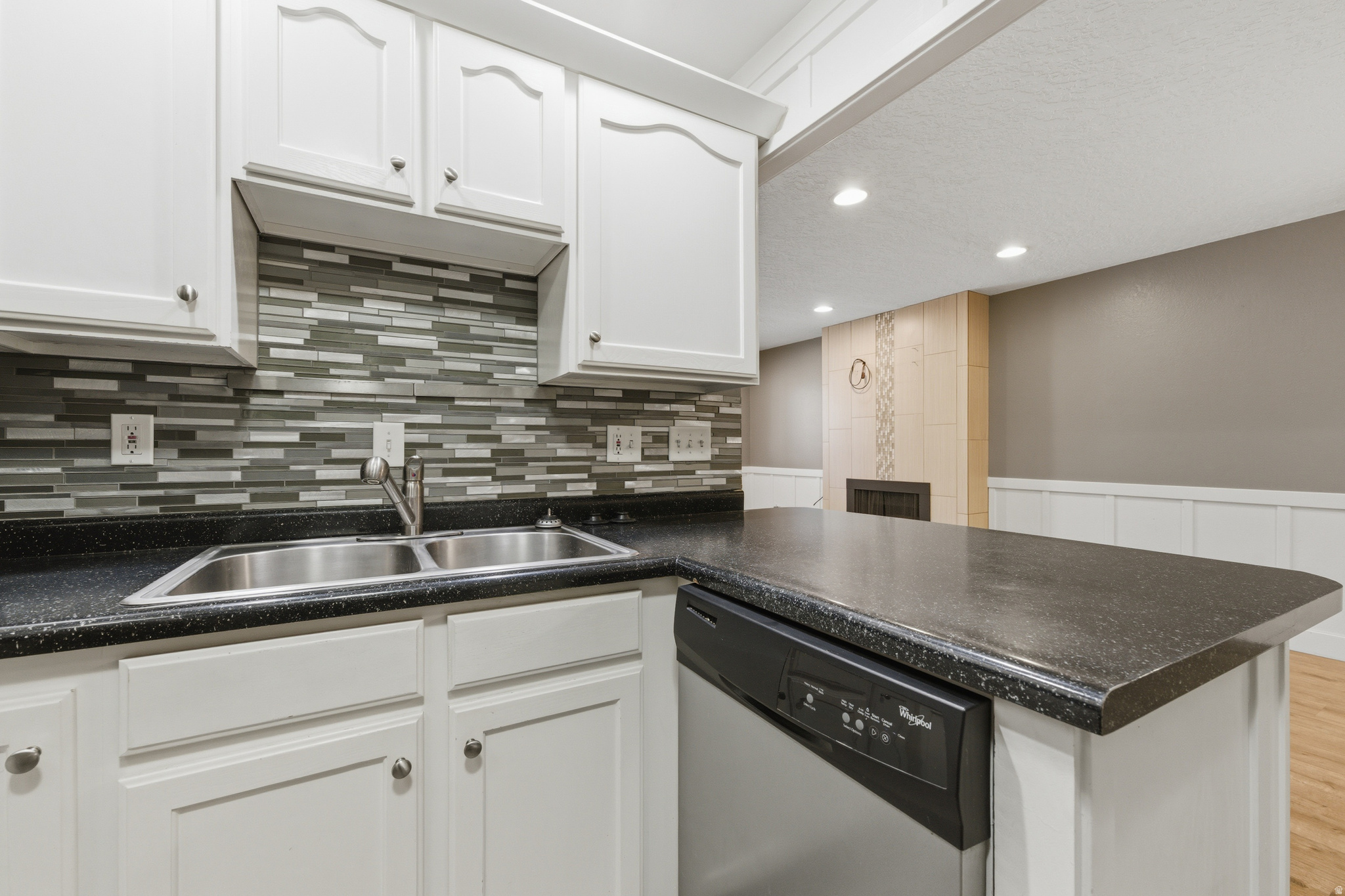 WOODLAND HEIGHTS CON - Residential