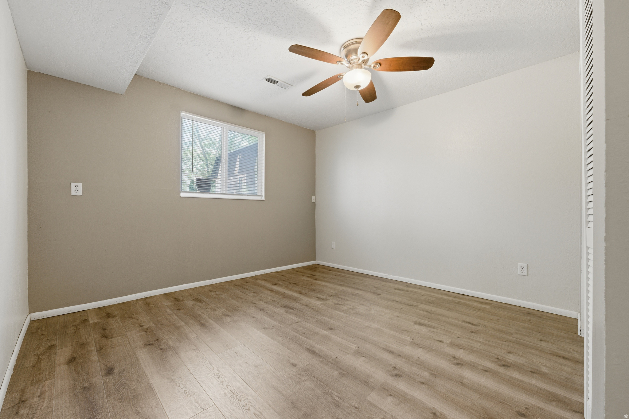 WOODLAND HEIGHTS CON - Residential