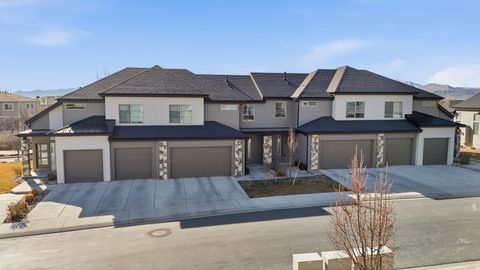 Photo of 127 W HARVEST VILLAGE LN, Saratoga Springs, UT 84045 (MLS # 2139247)