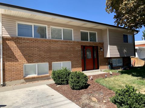 Tiny photo for 5210 S 900 ST E, Murray, UT 84117 (MLS # 2138635)