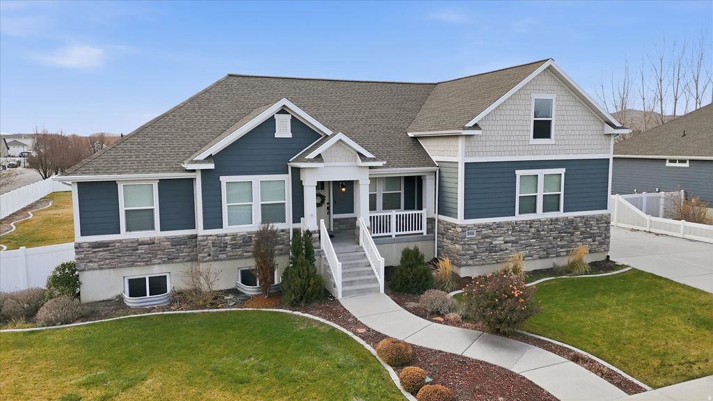 Photo of 2201 W 1300 S, Lehi, UT 84043 (MLS # 2127605)