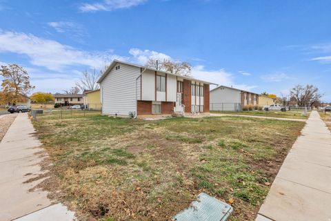 Tiny photo for 1118 N 575 W, Clinton, UT 84015 (MLS # 2123987)