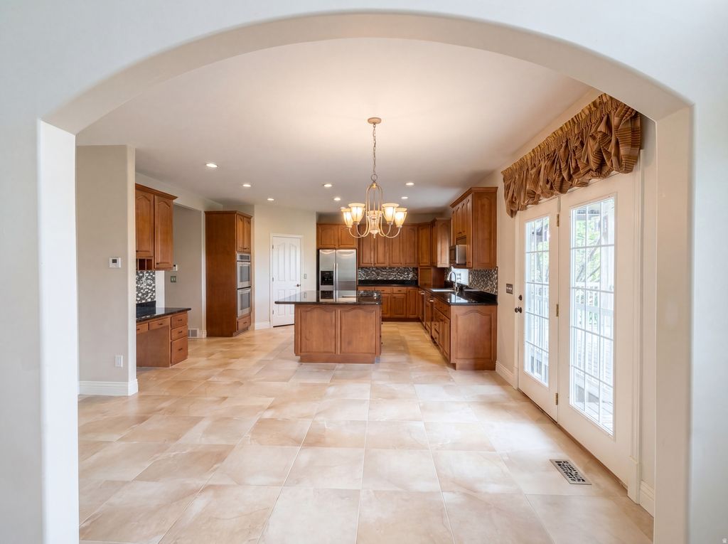 Photo of 557 E HOLLOW CREEK RD, Draper, UT 84020 (MLS # 2152409)