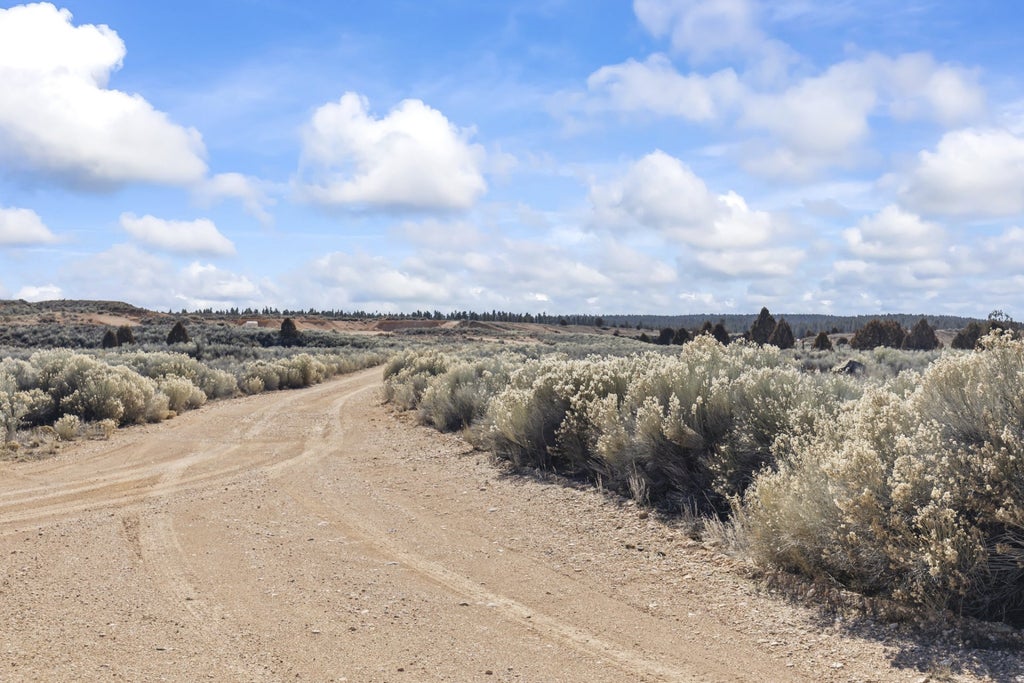 Photo of 1701 W UTAH STATE HIGHWAY 12, Bryce, UT 84764 (MLS # 2185706)