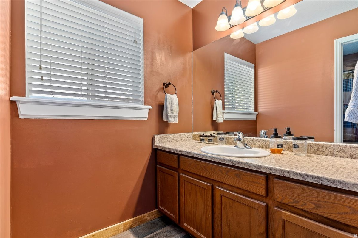 COUNTRY MEADOW EST - Residential