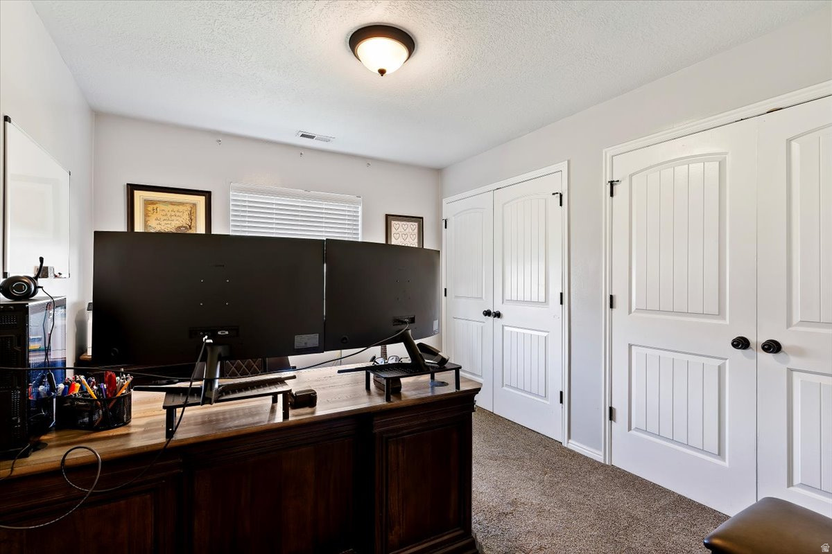 COUNTRY MEADOW EST - Residential