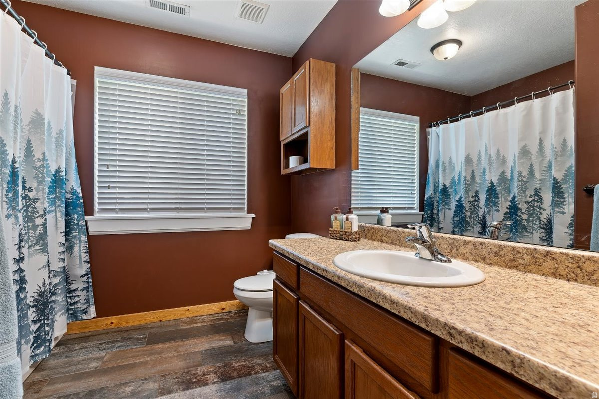 COUNTRY MEADOW EST - Residential