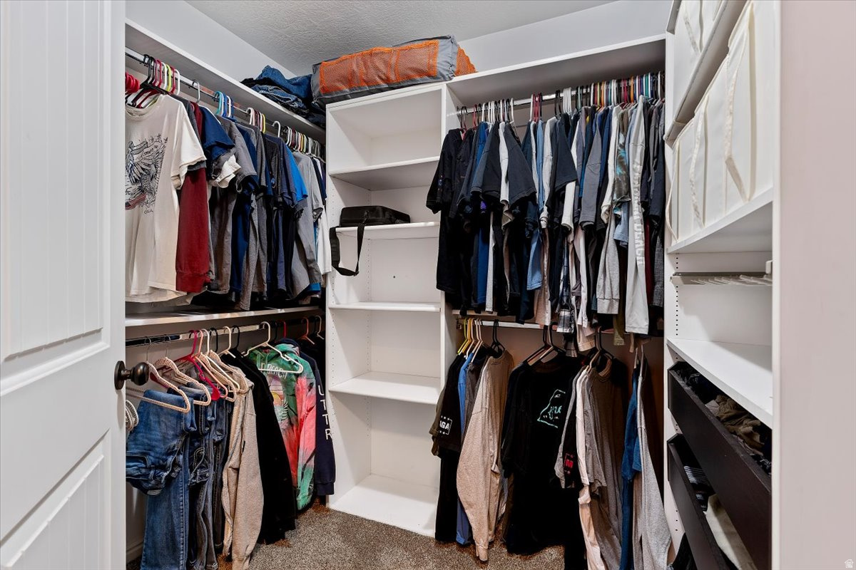 COUNTRY MEADOW EST - Residential