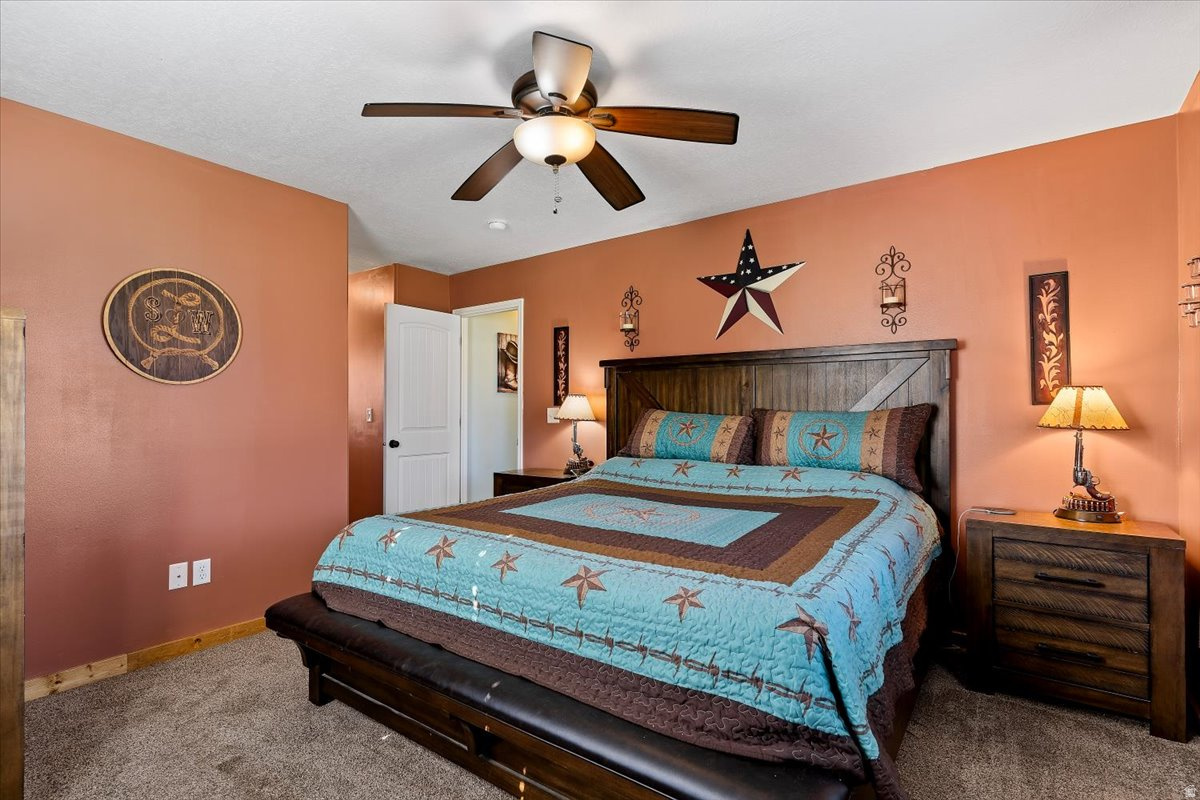 COUNTRY MEADOW EST - Residential