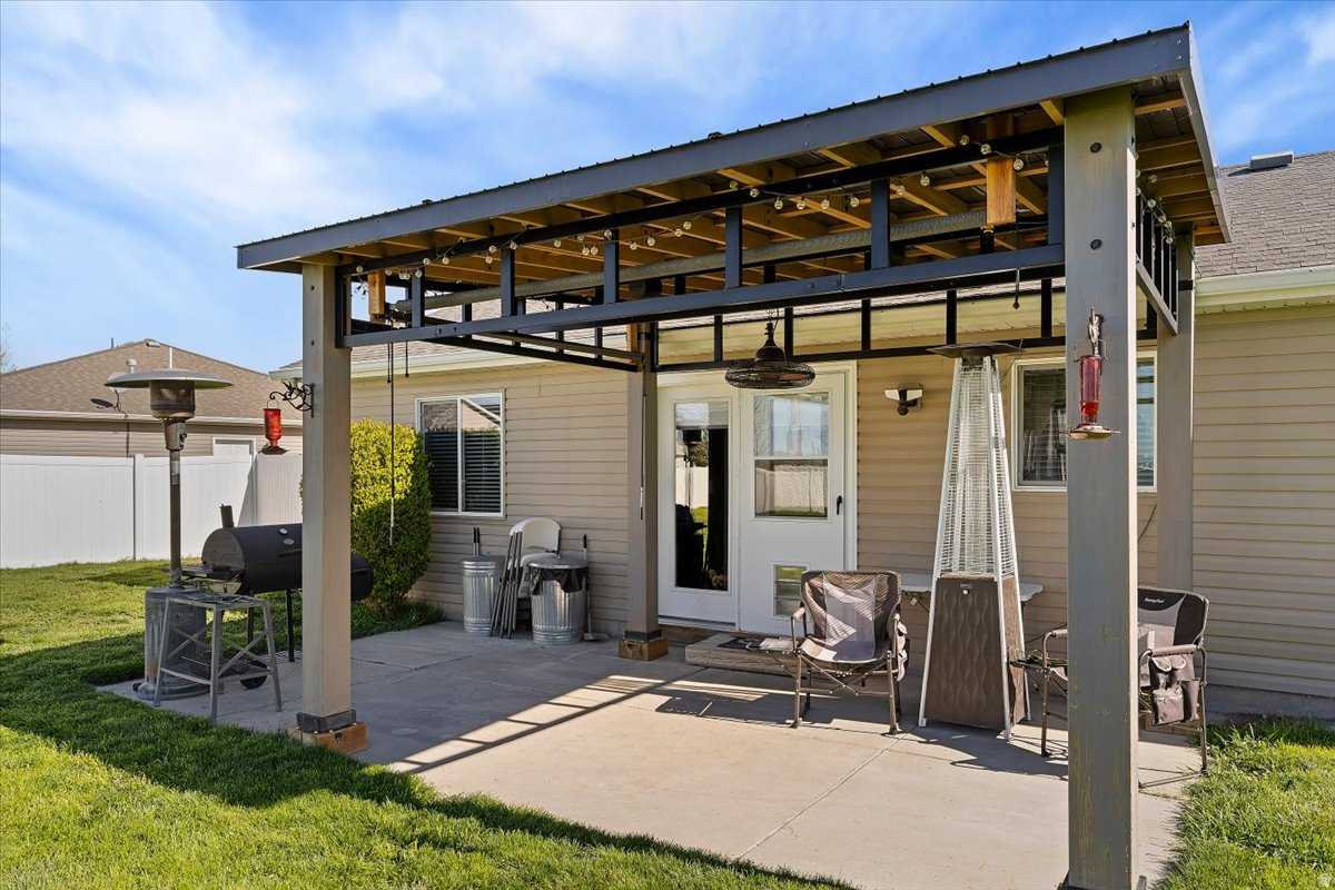 COUNTRY MEADOW EST - Residential