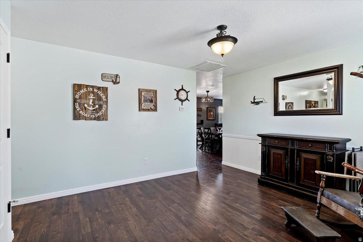 COUNTRY MEADOW EST - Residential