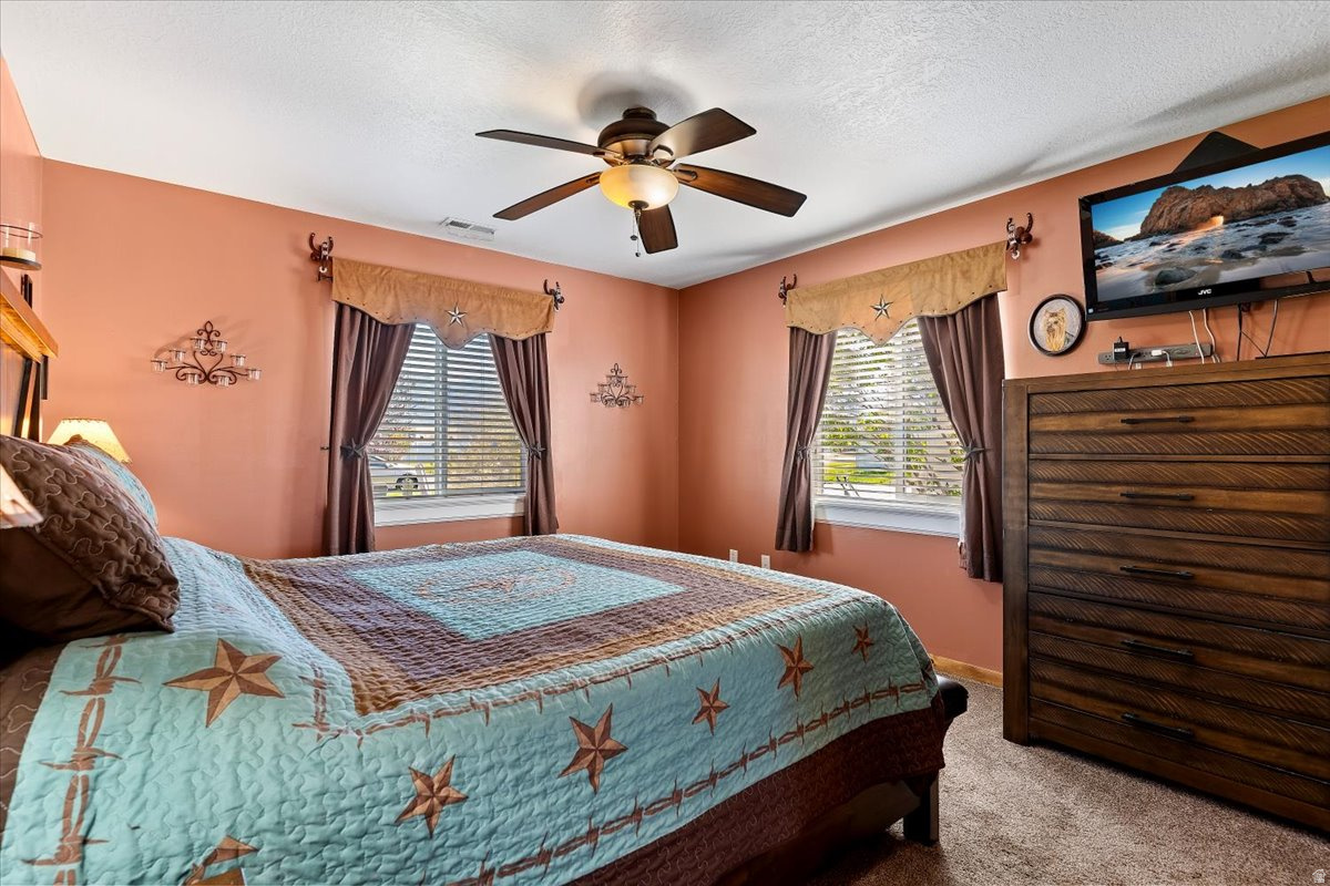 COUNTRY MEADOW EST - Residential