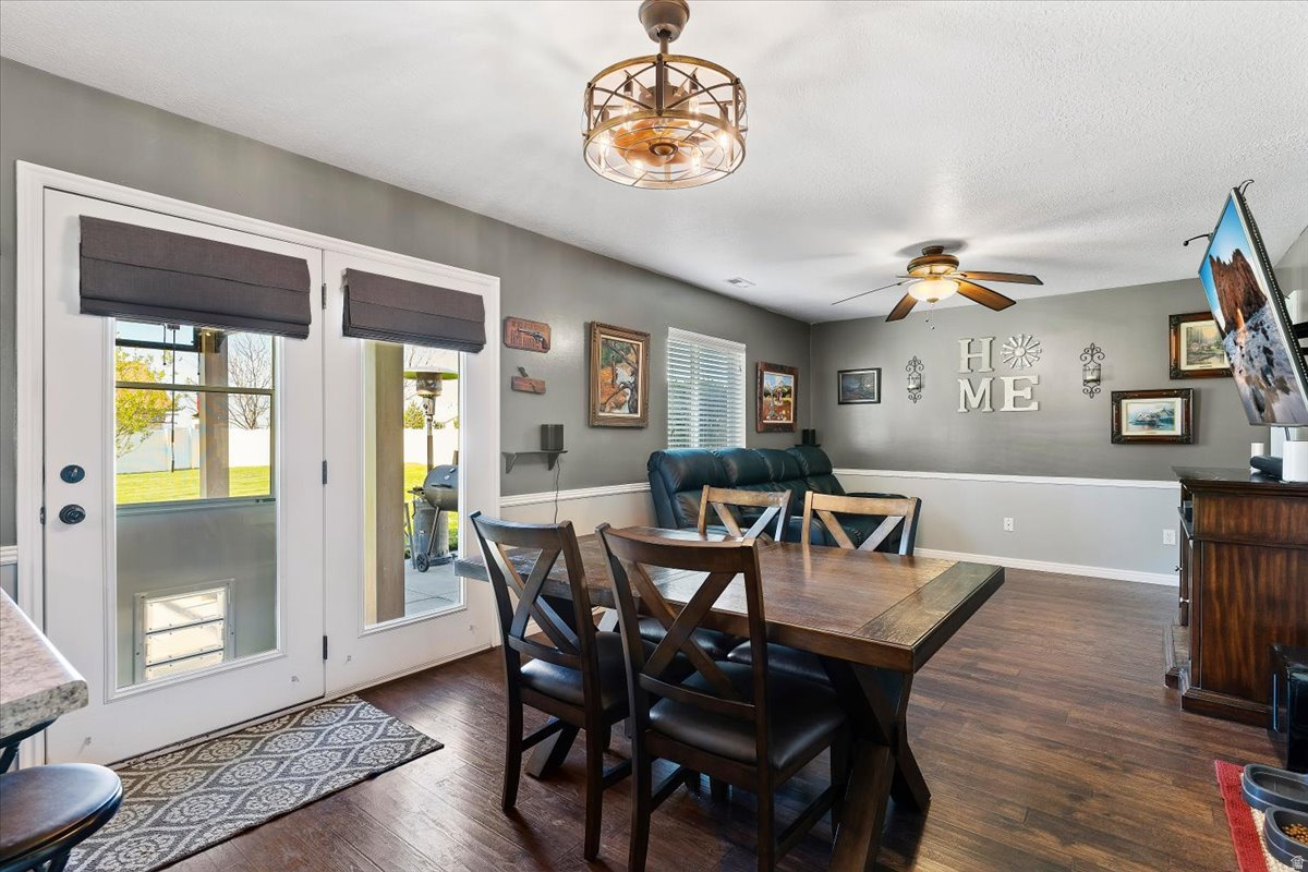 COUNTRY MEADOW EST - Residential