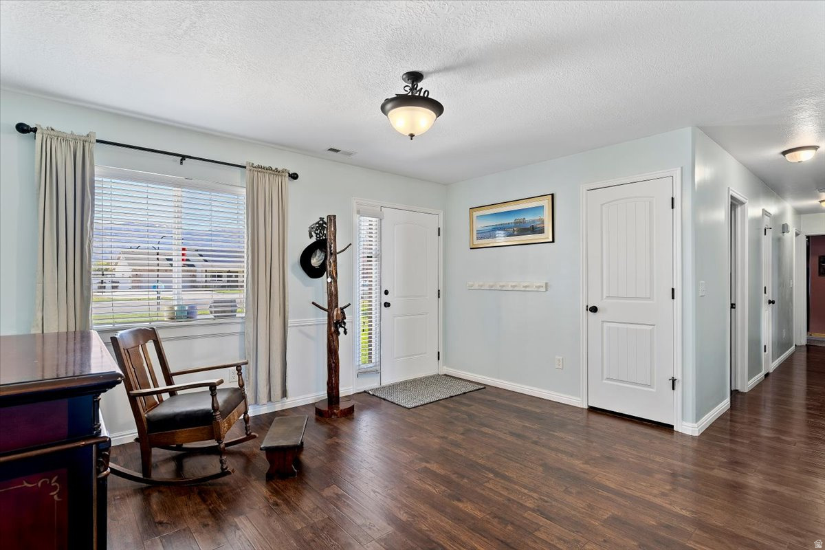 COUNTRY MEADOW EST - Residential