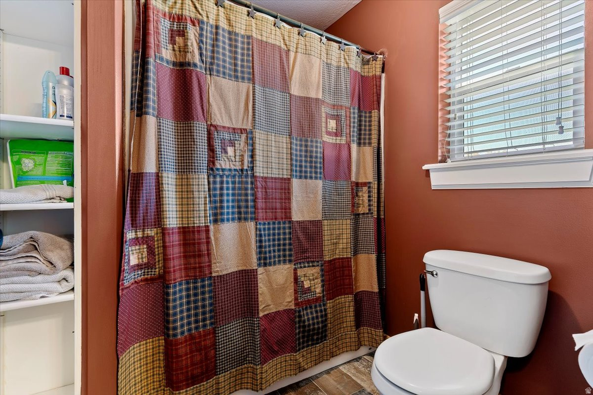 COUNTRY MEADOW EST - Residential