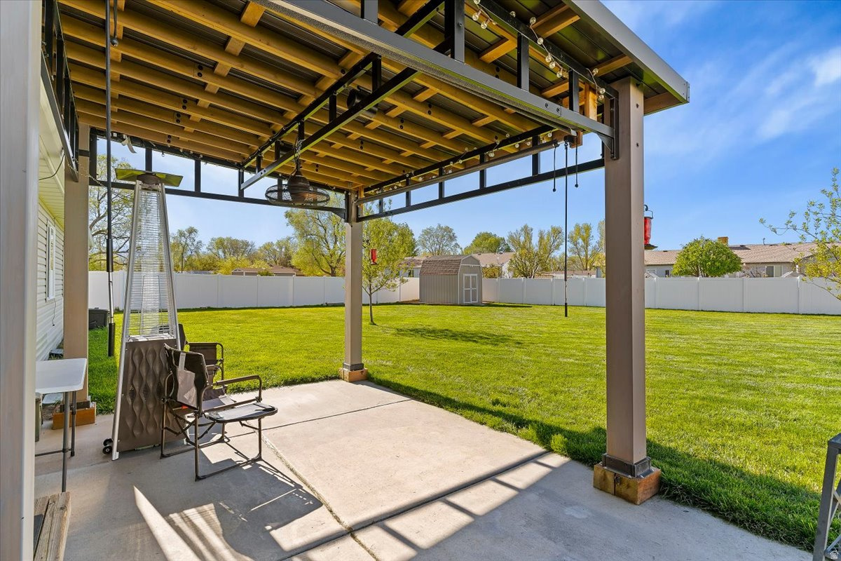 COUNTRY MEADOW EST - Residential