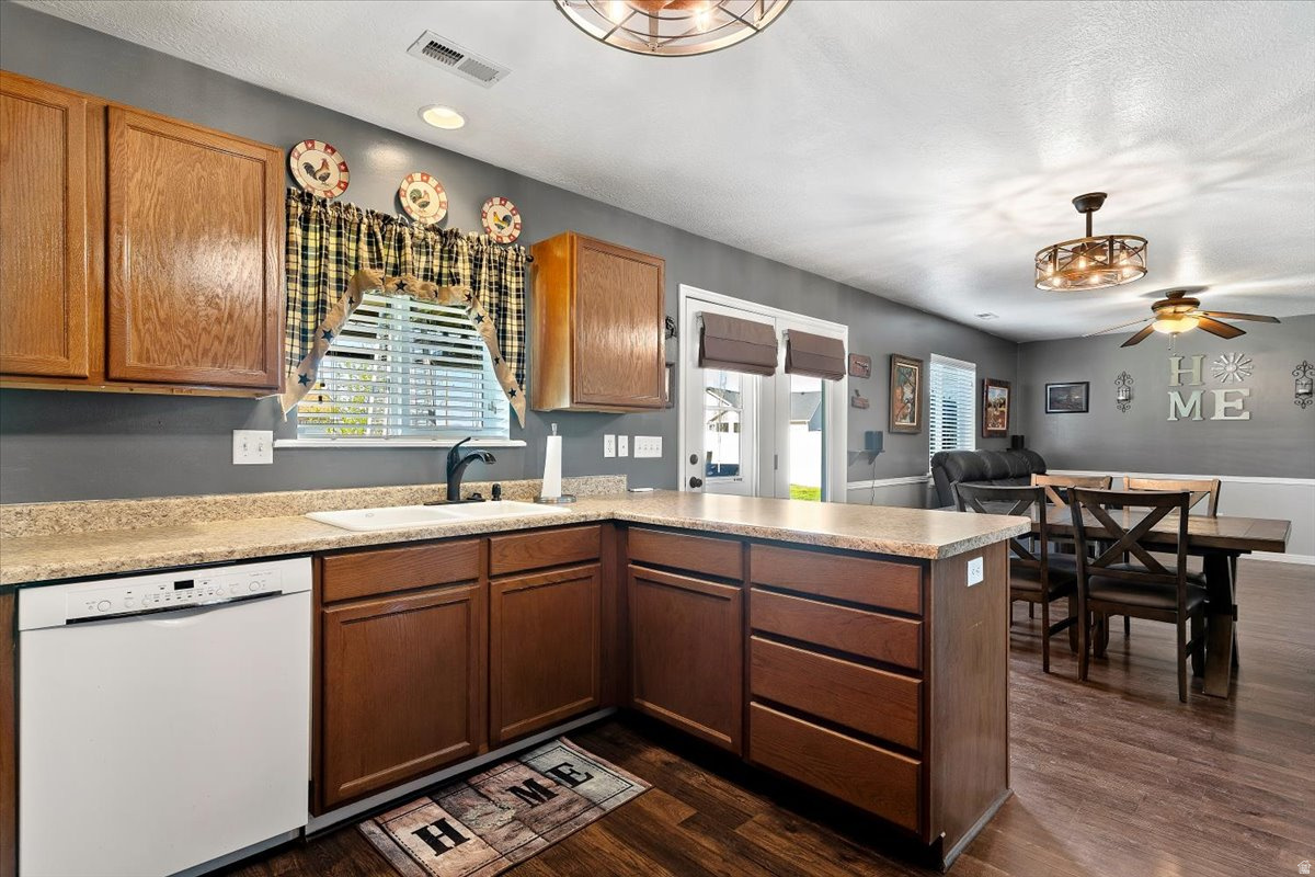 COUNTRY MEADOW EST - Residential