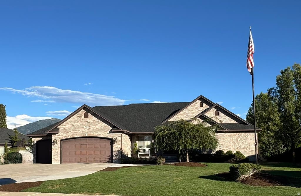 Photo of 739 W MINDY CIR, Kaysville, UT 84037 (MLS # 2180327)