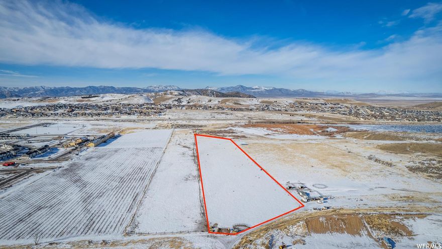 Beautiful property in South Santaquin.  Flat, Useable, and Fully Fenced.  Adjacent to new construction, multiple parcels for sale. Gorgeous Mountain and valley views, video tour indicates the parcels available! Call today for more information!