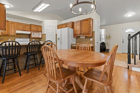 Tiny photo for 1016 E 2600 N, North Ogden, UT 84414 (MLS # 2139925)