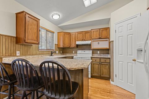 Tiny photo for 1016 E 2600 N, North Ogden, UT 84414 (MLS # 2139925)