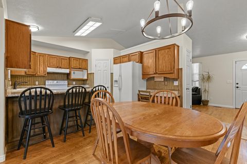 Tiny photo for 1016 E 2600 N, North Ogden, UT 84414 (MLS # 2139925)
