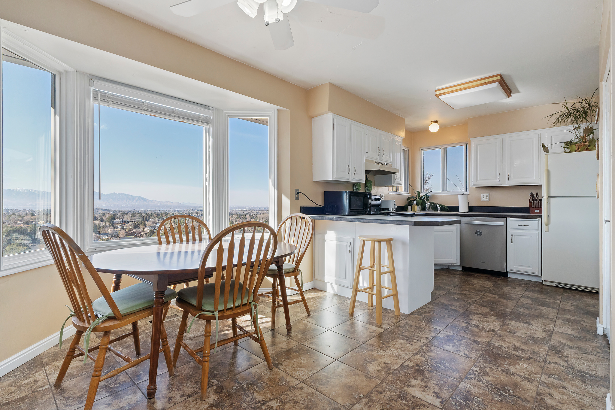 ALTA HILLS - Residential