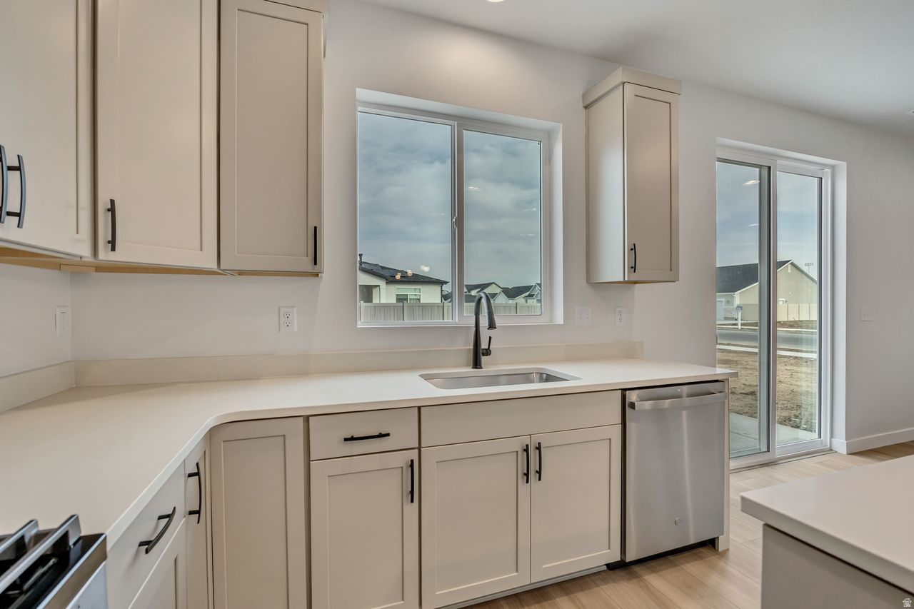 PARKVIEW AT SHORELINE - Residential