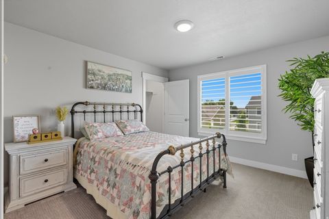 Tiny photo for 572 S CHAMBERLAIN ST, Mapleton, UT 84664 (MLS # 2146687)