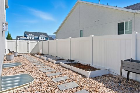 Tiny photo for 572 S CHAMBERLAIN ST, Mapleton, UT 84664 (MLS # 2146687)