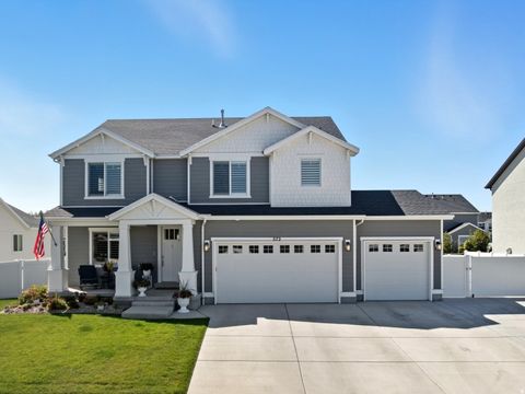 Photo of 572 S CHAMBERLAIN ST, Mapleton, UT 84664 (MLS # 2146687)