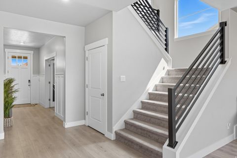 Tiny photo for 572 S CHAMBERLAIN ST, Mapleton, UT 84664 (MLS # 2146687)