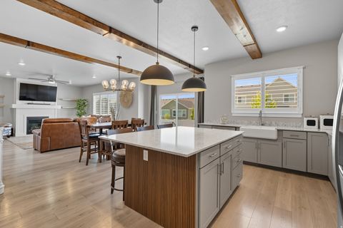 Tiny photo for 572 S CHAMBERLAIN ST, Mapleton, UT 84664 (MLS # 2146687)