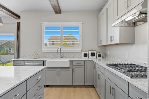 Tiny photo for 572 S CHAMBERLAIN ST, Mapleton, UT 84664 (MLS # 2146687)