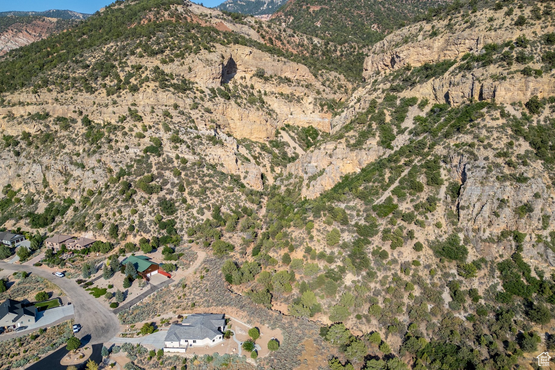 CHEKSHANI CLIFFS - Land