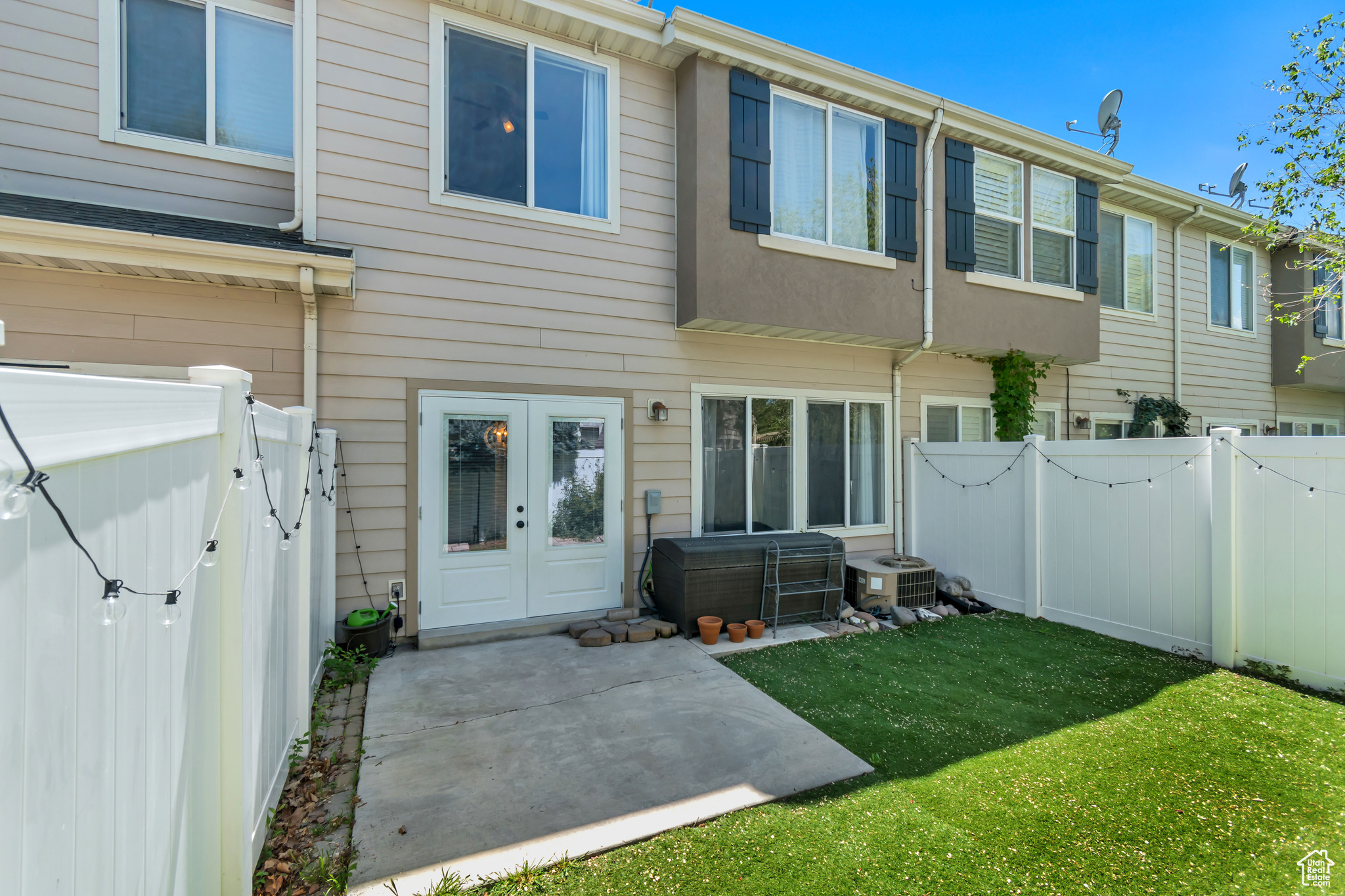 VINTAGE ON THE BLUFF - Residential
