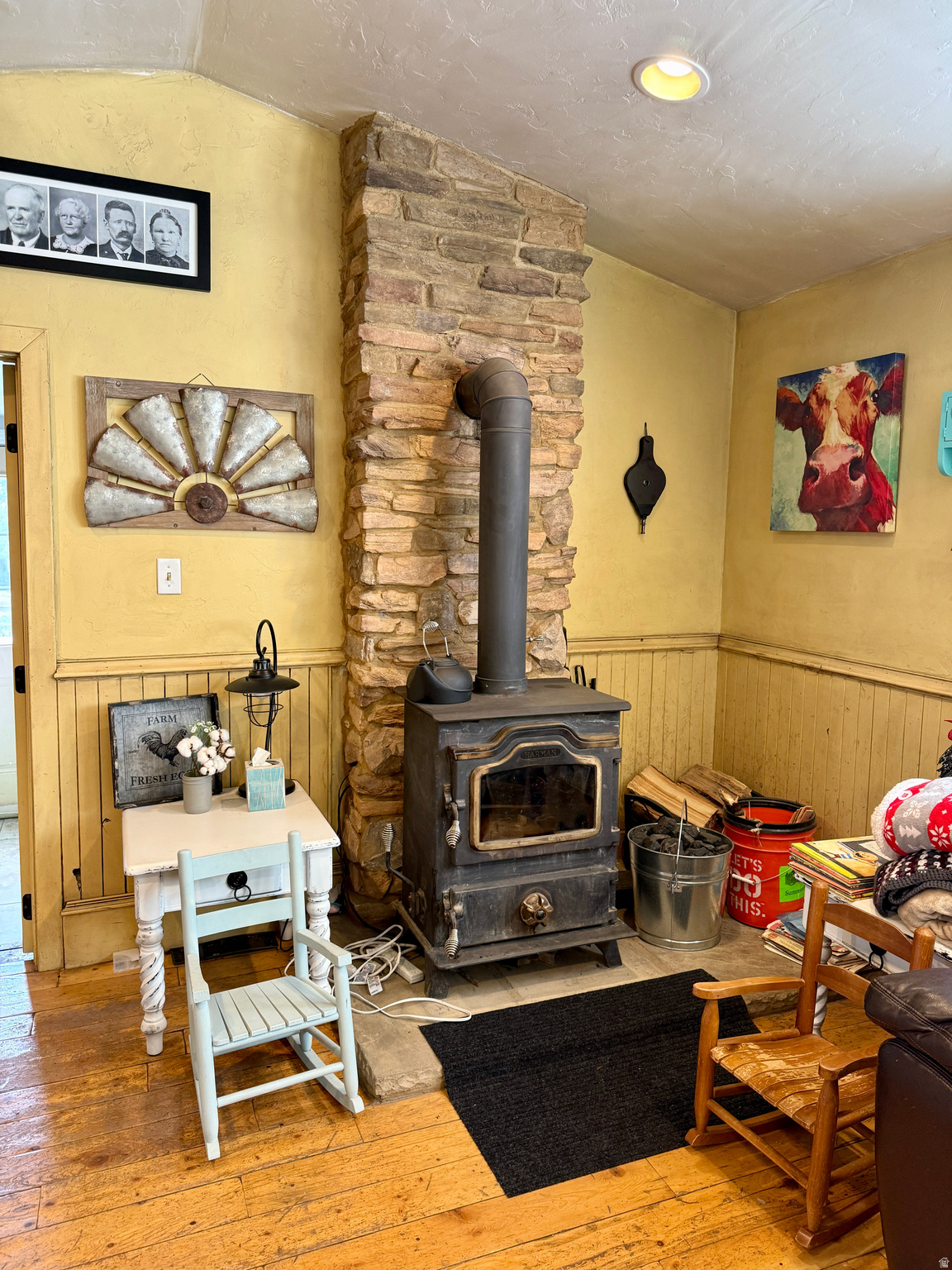 COUNTRY ROAD HAVEN - Residential