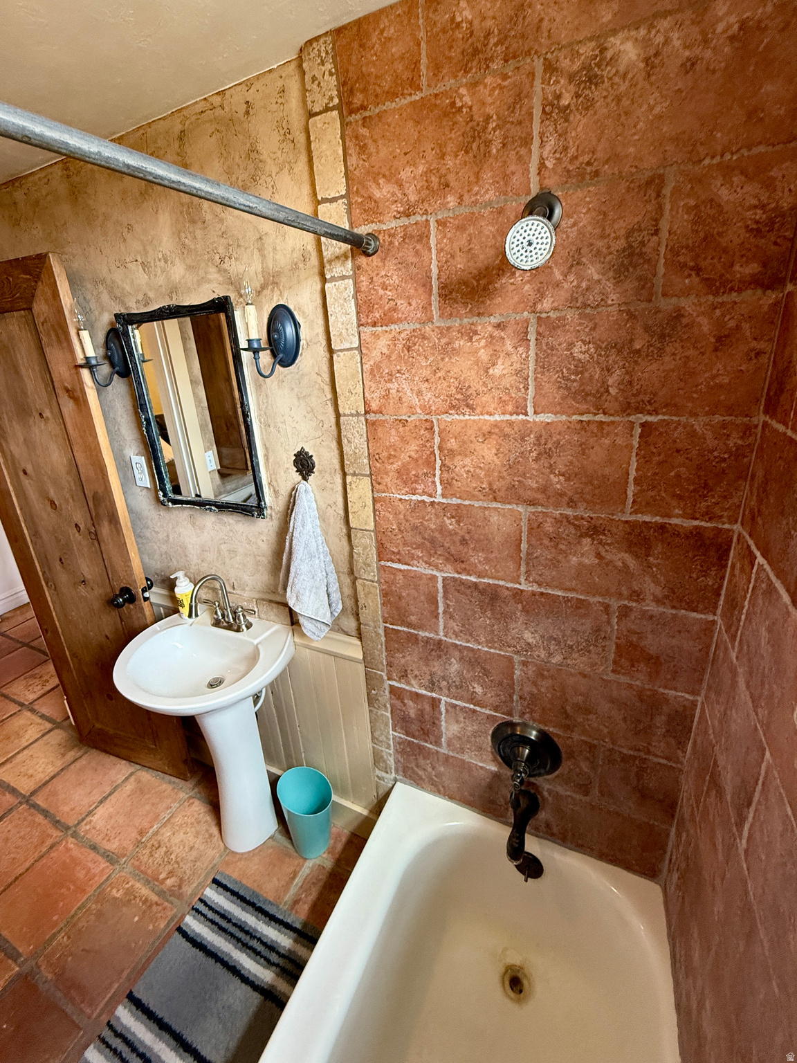 COUNTRY ROAD HAVEN - Residential