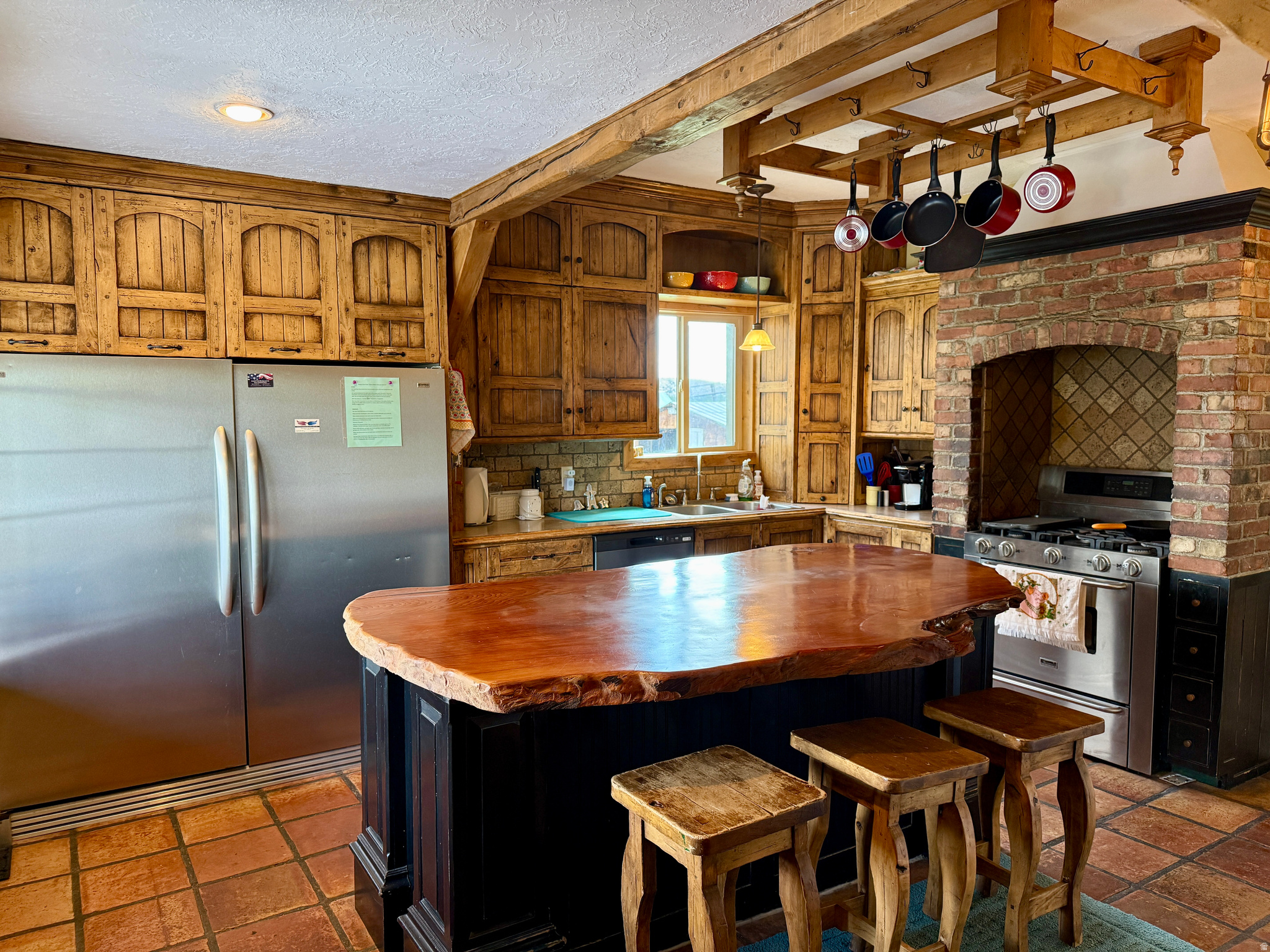 COUNTRY ROAD HAVEN - Residential